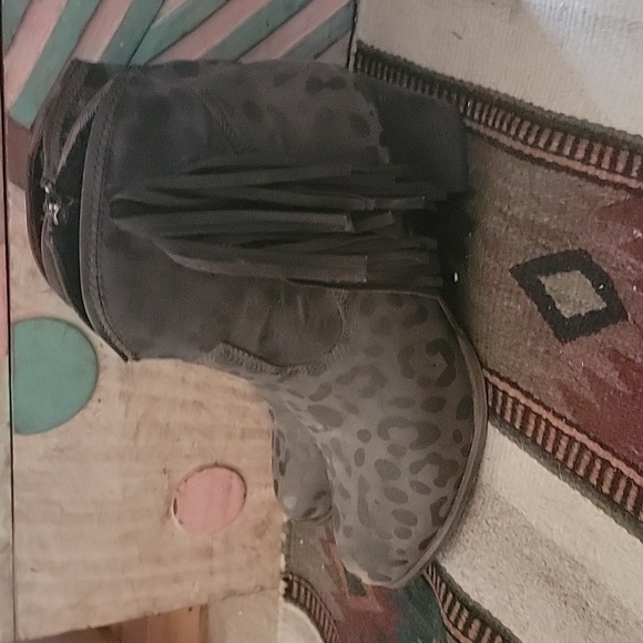 Cute, fringed, leopard print, grey/black/ brown cowboy booties. Size 8. - Picture 3 of 5